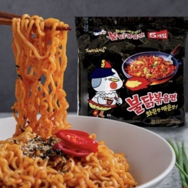 บะหมี่กึ่งสำเร็จรูปแบบแห้ง รสไก่สูตรเผ็ด 140g ( แพค 5 ห่อ )