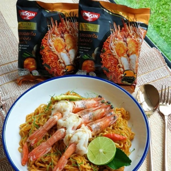 บะหมี่กึ่งสำเร็จรูปแบบแห้ง รสซอสครีมต้มยำมันกุ้ง 71g (แพ็ค 5 ซอง)